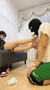 【暴力美学】咀嚼喂食/AJ喂食/白袜踩踏喂食 bf1699_绳艺资料库视频资源下载
