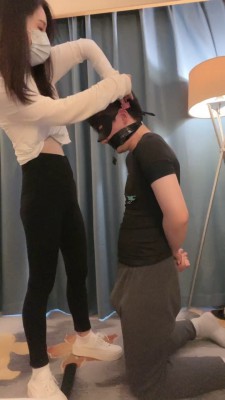 套路直播视频【筱月】车模强迫狗吃白袜/胶带封嘴耳光 bf24671_绳艺资料库