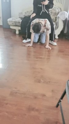 套路直播视频【妖玲】运动鞋白袜气味羞辱-遛狗 bf26363_绳艺资料库