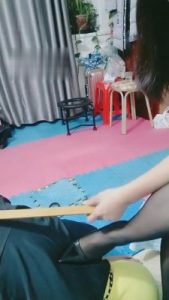 【麒麟女皇】黑丝脚狂虐贱狗 bf4917_绳艺资料库视频资源下载