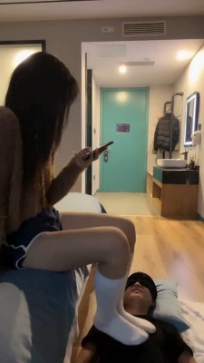【田甜圈】模特白袜脚踩脚垫 bf22731_绳艺资料库视频资源下载