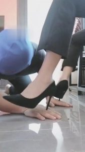 【开发素人】靓丽狠重之狠素人重度耳光 bf5064_绳艺资料库视频资源下载
