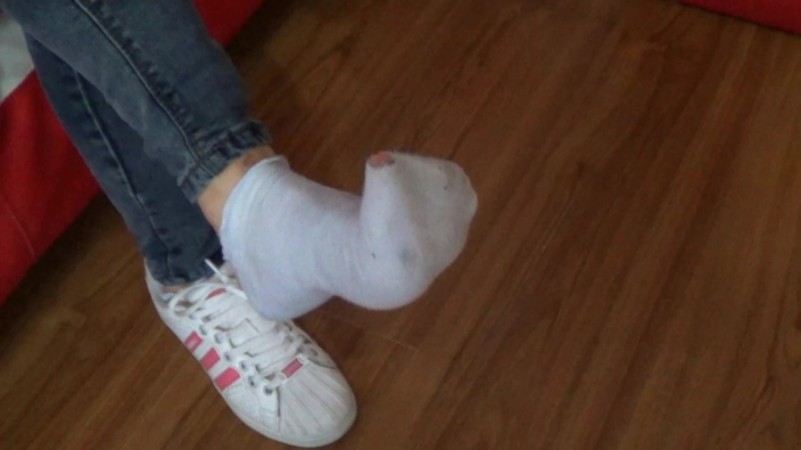 黑冰 超狠踢裆 踢废尾行淫贼_绳艺资料库