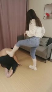 【红唇】长靴S全体重踩踏/耳光/坐脸窒息 bf7043_绳艺套路直播视频资源网