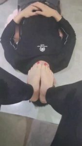 【微希】贱奴卑微伺候长腿车模 bf9028_绳艺资料库视频资源下载