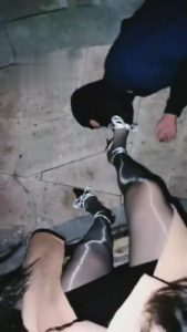【叶子天津】户外舔鞋底吃浓痰 bf2227_绳艺资料库视频资源下载