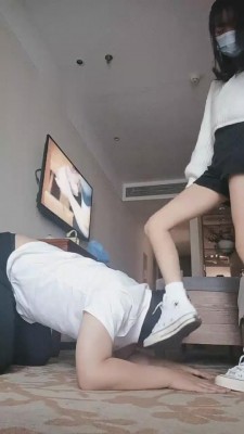 【00小主十言】高帮帆布鞋白袜羞辱老狗 bf2130_绳艺套路直播视频资源网