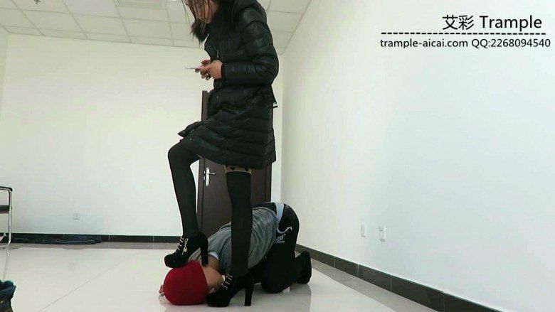 闻舔甜美媛媛女主性感高跟，女主高跟遛狗！_绳艺资料库