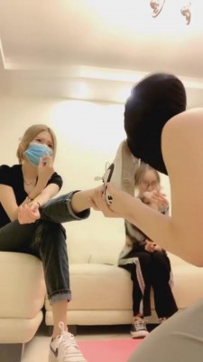 【希希子】推荐-3S牛仔裤坐脸/口水/小白鞋白袜羞辱 bf2301_绳艺资料库视频资源下载