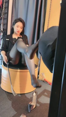 【鑫儿教头】囚禁狗笼强制舔鞋/喝口水圣水/藤条抽 bf27192_绳艺资料库视频资源下载