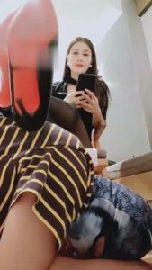 【大雪】车模黑丝脚诱惑 bf2311_绳艺资料库