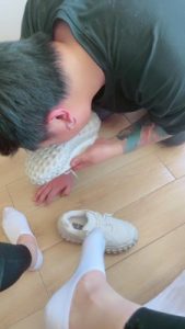 【娜美】小白鞋船袜羞辱脚下狗吃烟灰 bf13311_绳艺资料库视频资源下载