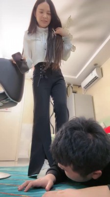 【素人星探】素人原味黑棉袜踩狗子 bf27168_绳艺套路直播视频资源网
