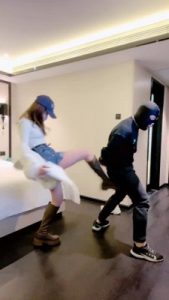 套路直播视频【Uuu】皮靴暴力踢裆/全体重跳踩地毯 bf25014_绳艺资料库