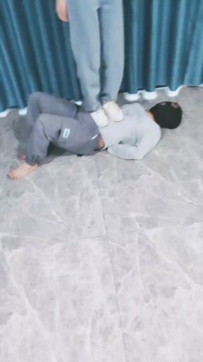 【小狐狸S】双S-小白鞋白袜全体重踩踏/骑马/踢踹 bf26954_绳艺资料库