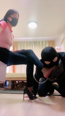 【大连小妮】踢踹臭脚羞辱 bf23050_绳艺资料库