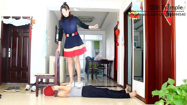 00后天使女主肉丝公主鞋爆踩贱狗揉虐下体！_绳艺资料库