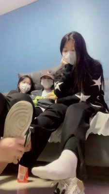 套路直播视频【精神小妹】6S素人学生主-原味白袜裸足气味羞辱/狂舔 bf26042_绳艺资料库