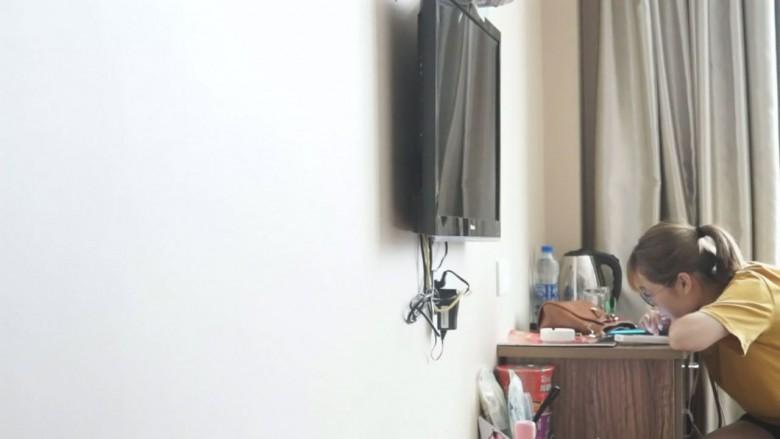 前台话务员小雨的初次裸足调教_绳艺资料库