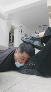 【文文文】老爹鞋素人全体重踩踏 bf5066_绳艺套路直播视频资源网