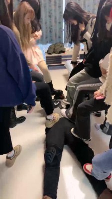 套路直播视频【精神小妹】群调特写视角舔脚踩踏 bf23841_绳艺资料库