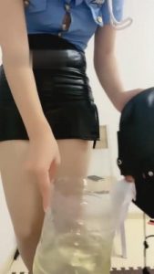 【武汉倾慕】剧情-女警逼迫犯人喝放护垫的圣水和洗脚水 G-210809-25_绳艺资料库视频资源下载