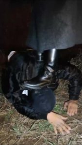 套路直播视频【辣姐】户外-强迫狗舔泥巴鞋底/骑马遛狗 bf26766_绳艺资料库