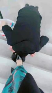 【媚朵】旗袍女S楼道调奴舔脚踩狗爪 bf20875_绳艺资料库视频资源下载