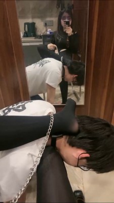 套路直播视频【暴揍小溪】双S-艺校女神黑丝袜踩奶狗/喂酸奶【双视角完整版】bf26761_绳艺资料库