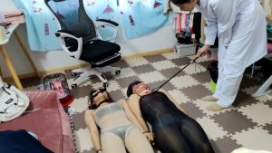 【00后蕬小乃】鞭策两个女M YC-220301_绳艺资料库视频资源下载