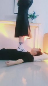 【九九女王】白袜白鞋全体重踩踏/碾压/深喉 bf9754_绳艺资料库视频资源下载