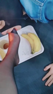 【紫荆女王】喝可乐洗脚水/吃香蕉（脚踩） bf8298_绳艺资料库