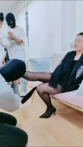 套路直播视频【蒂娜S】双SVS双狗-圈养卑微奴才【三视角版】 bf26450_绳艺资料库