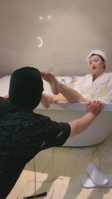 【鑫儿教头】踩踏喂食/圣水/圈养奴 bf12134_绳艺套路直播视频资源网