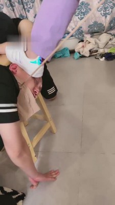 【二宝】板鞋女神白棉袜羞辱双奴 bf15032_绳艺资料库视频资源下载