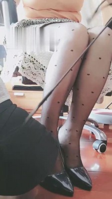 【心甜夫妻】黑丝高跟脚下犯贱奴 bf13795_绳艺资料库视频资源下载