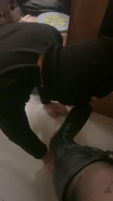 【黑兔sama】长靴调教/踩踏/口水/舔脚 bf9804_绳艺资料库视频资源下载