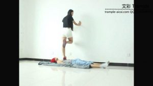 超漂亮天依女主运动鞋下的贱狗!_绳艺资料库