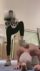 【弯弯小阿姨】小白鞋船袜虐路边捡到的野狗 bf3915_绳艺套路直播视频资源网