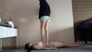 棉袜帆布鞋践踏调教母狗_绳艺资料库