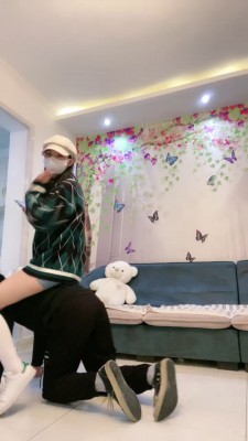 【罗宾】足球女神奖励贱狗舔鞋闻袜圣水 bf22050_绳艺套路直播视频资源网