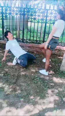 【南城天姬】户外逮住偷窥奴遛狗 bf16648_绳艺套路直播视频资源网