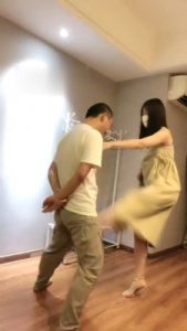【小野美少女】高跟凉鞋踩虐地毯 bf17911_绳艺资料库视频资源下载