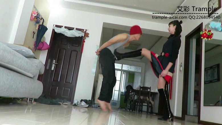 00后天使虐打拦路劫匪!踢裆强迫其磕头求饶!_绳艺资料库