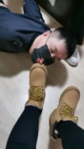 套路直播视频【文文文】姐妹花辱脚垫舔脏鞋底/碾头 bf25549_绳艺资料库