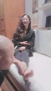 【女王菲主】拖鞋耳光闻脚 bf8946_绳艺资料库