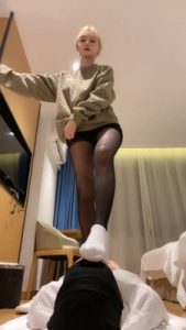 套路直播视频【千条姐】精神小妹原味白袜+小白鞋+黑丝气味羞辱【完整版】bf26496_绳艺资料库