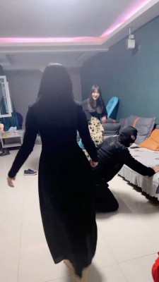 套路直播视频【精神小妹】素人S暴力踢踹-灌圣水 bf26623_绳艺资料库