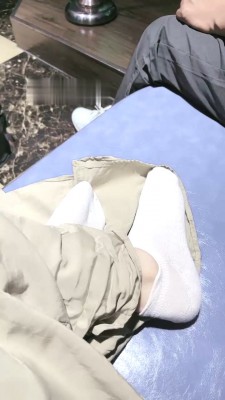 【萱萱】KTV羞辱服务生-鞋插嘴深喉/下跪按摩/强制闻原味袜  JS23051607_绳艺资料库视频资源下载