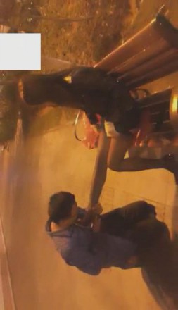 VIVI圣诞节马路边花式圣水超刺激_绳艺资料库